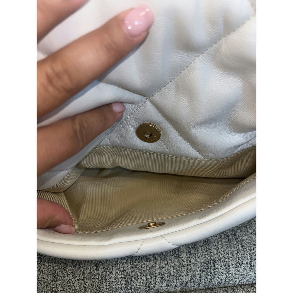 Chanel Medium White Lambskin 19 Flap Bag - Picture 4 of 5